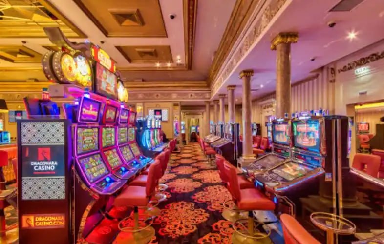 Giao diện game Nổ hũ slot online trên sunw hiển thị trên điện thoại di động